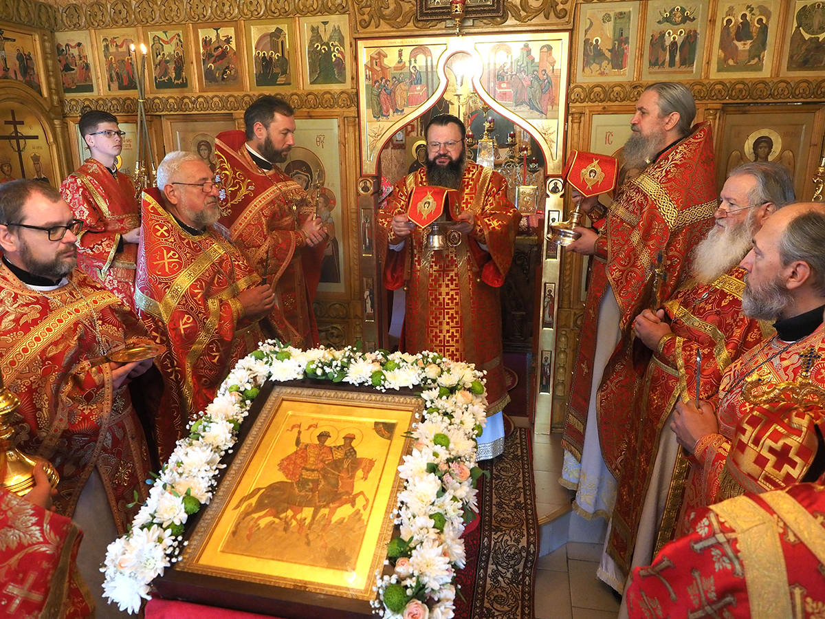 Митрополит Исидор провёл Божественную литургию в Борисоглебском храме на Смядыни