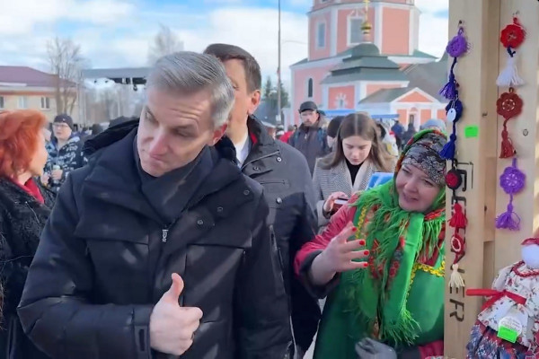 Губернатор Василий Анохин открыл в Гагарине праздничные гулянья