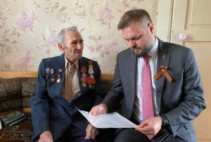 Артём Туров поздравил с Днём Победы участника ВОВ Ивана Семёновича Глобу